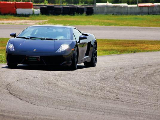 SMARTBOX - Ferrari e Lamborghini su pista: 2 emozionanti giri nel Circuito di Arese - Cofanetto regalo - 3