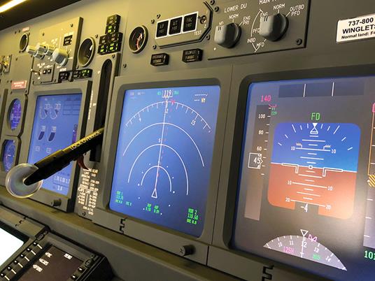 SMARTBOX - Pilota per un giorno: 1 affascinante simulazione di volo su Boeing 737 di 50 minuti - Cofanetto regalo - 5