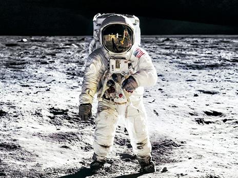 SMARTBOX - Emozioni sulla Luna: 1 esperienza di realtà virtuale dellApollo 11 per 1 persona - Cofanetto regalo - 6