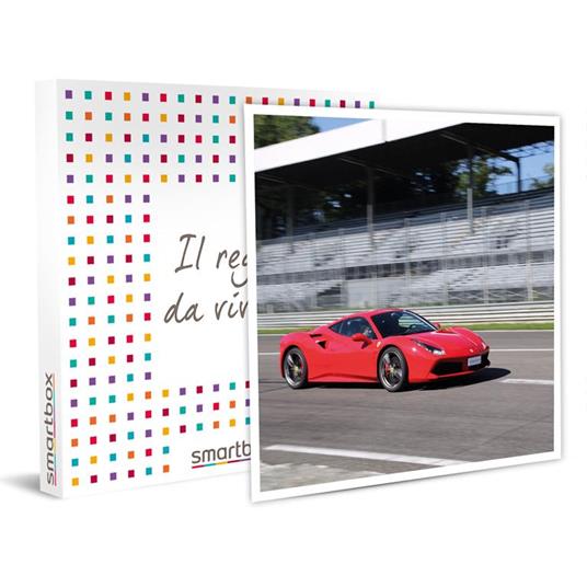 SMARTBOX - Guida su pista all'Autodromo di Vairano: 2 giri su Ferrari 488  GTB o Lamborghini Huracán - Cofanetto regalo - 2 esperienze da pilota  presso il Circuito di Vairano per 1 persona - Smartbox - Idee regalo | IBS