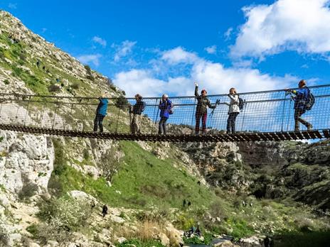 SMARTBOX - Al cuore dei Sassi di Matera: 1 notte con trekking nel Parco della Murgia e sul Ponte Tibetano - Cofanetto regalo - 4