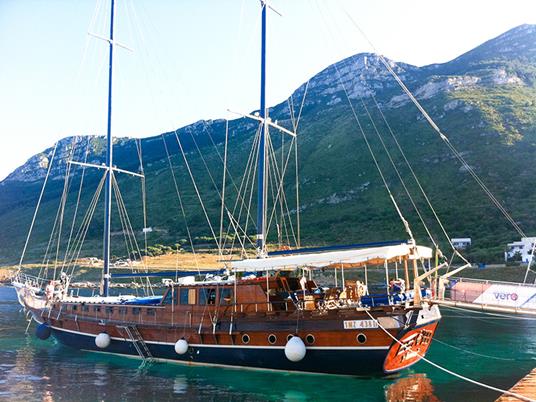 SMARTBOX - A spasso per il mare della Sicilia: 2 notti in barca a vela e 2 cene - Cofanetto regalo - 4