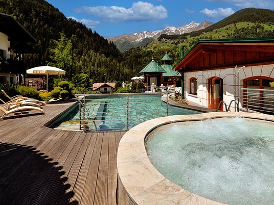 SMARTBOX - Lusso e relax in Trentino: 2 giorni in hotel 4* con accesso al  centro benessere - Cofanetto regalo - Smartbox - Idee regalo | IBS