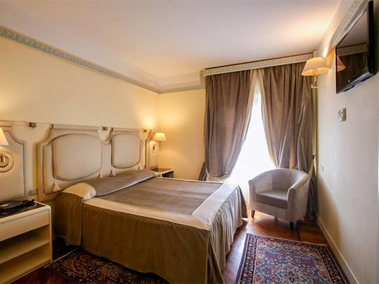 SMARTBOX - Un caldo soggiorno in Toscana: 1 notte in hotel 3* in aree termali a scelta - Cofanetto regalo - 3