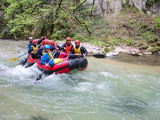 SMARTBOX - 2h e 30min di rafting nel cuore selvaggio dell’Umbria per 1 persona - Cofanetto regalo - 2