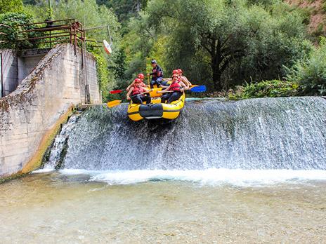 SMARTBOX - Rafting sui fiumi dell’Umbria: avventura di 1h 30min per 1 persona - Cofanetto regalo - 2