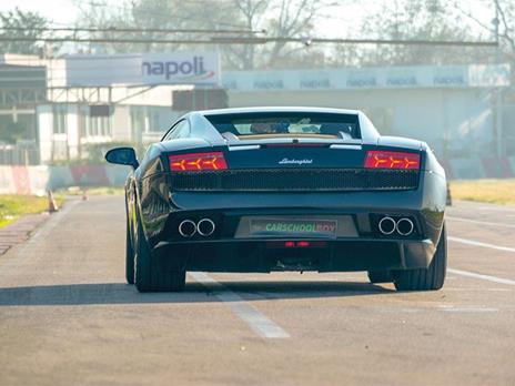 SMARTBOX - 3 giri al volante di 5 supercar da sogno presso il Circuito di Castelletto di Branduzzo in Lombardia - 9