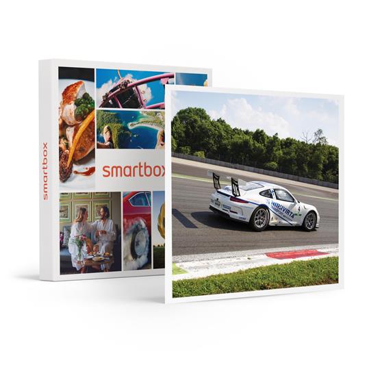 SMARTBOX - Pilota per un giorno: 6 emozionanti giri al volante di un'auto  sportiva - Cofanetto regalo - Smartbox - Idee regalo | IBS