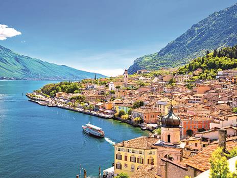 SMARTBOX - Soggiorno tra i laghi più belli d'Italia - Cofanetto regalo - 1 notte in riva al lago per 2 persone - 5