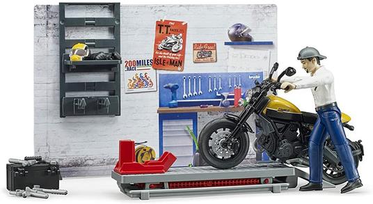 Officina motociclette con moto Ducati Scrambler Full Throttle - 5