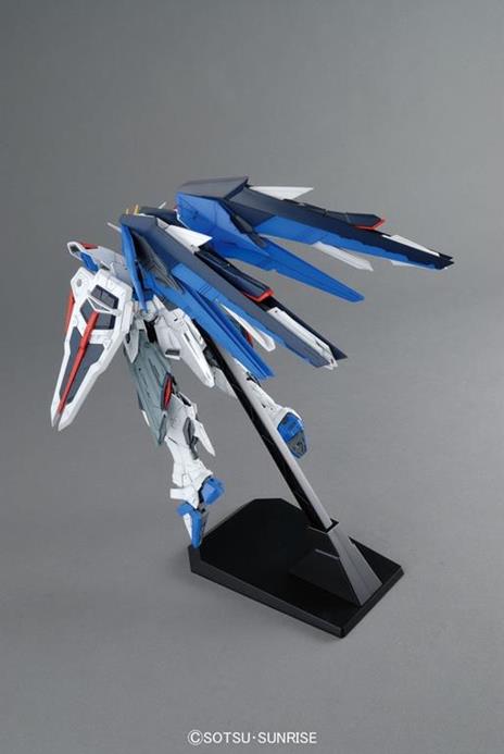 Model Kit Mg Gundam Freedom Ver 2. 0 1/100 - 14