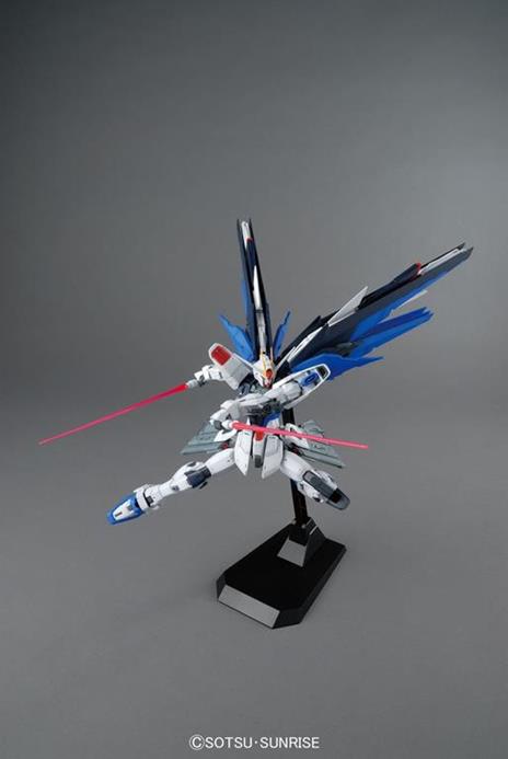 Model Kit Mg Gundam Freedom Ver 2. 0 1/100 - 15