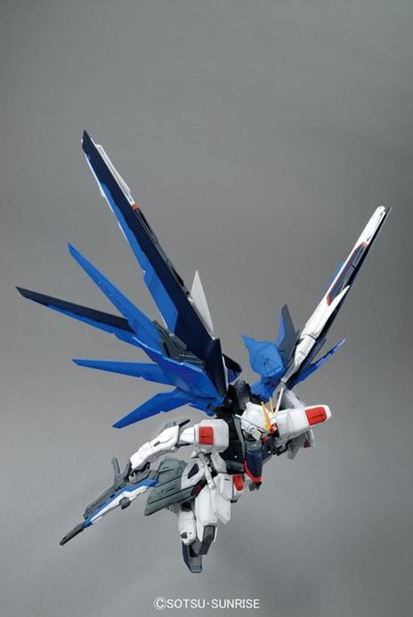 Model Kit Mg Gundam Freedom Ver 2. 0 1/100 - 16