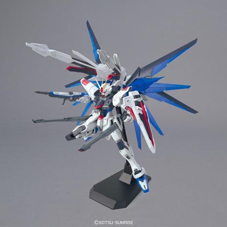 Model Kit Mg Gundam Freedom Ver 2. 0 1/100 - 17