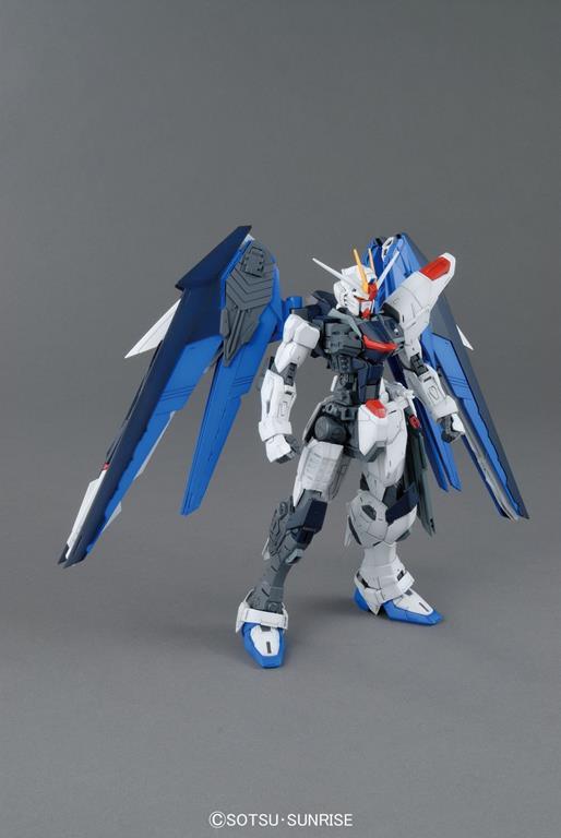 Model Kit Mg Gundam Freedom Ver 2. 0 1/100 - 18