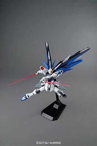 Model Kit Mg Gundam Freedom Ver 2. 0 1/100 - 8