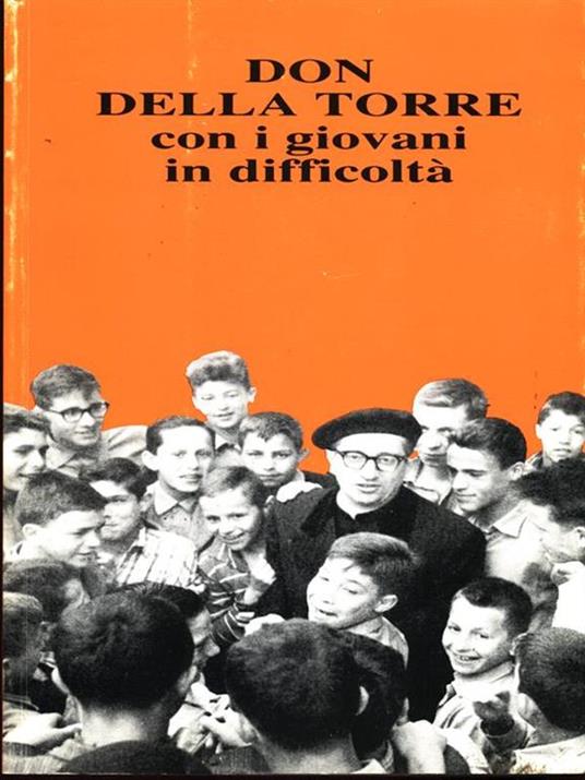 Don Della Torre con i giovani in difficoltà - copertina