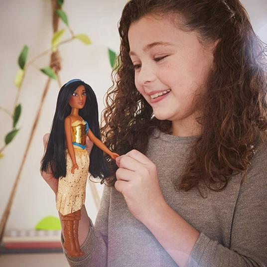 Disney Princess – Pocahontas bambola snodata, con capi e accessori  scintillanti ispirati al film Disney, Giocattolo per Bambini 3+ Anni, HLW07  – Giochi e Prodotti per l'Età Evolutiva