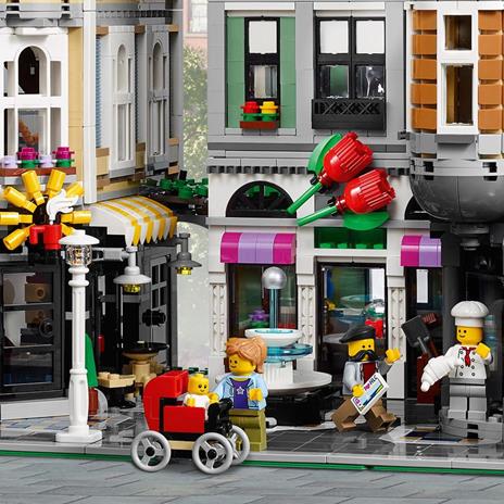 LEGO Creator 10255 Piazza dell’Assemblea, Modellino da Costruire di Edificio Modulare a 3 Piani, Set da Collezione per Adulti - 8