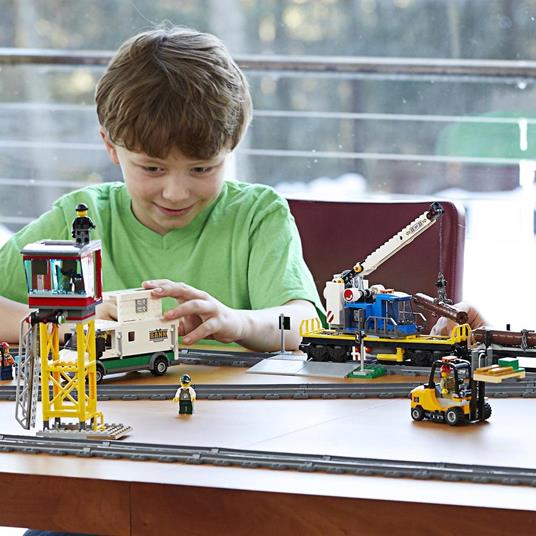 LEGO City 60198 Treno Merci, Giocattolo Telecomandato per Bambini di 6-12 anni, Bluetooth RC, 3 Carrozze, Binari e Accessori - 10
