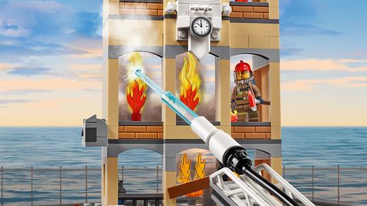 LEGO City Fire (60216). Missione antincendio in città - 11