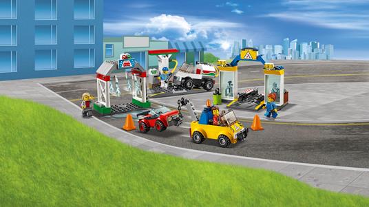 LEGO City Town (60232). Stazione di servizio e officina - 4