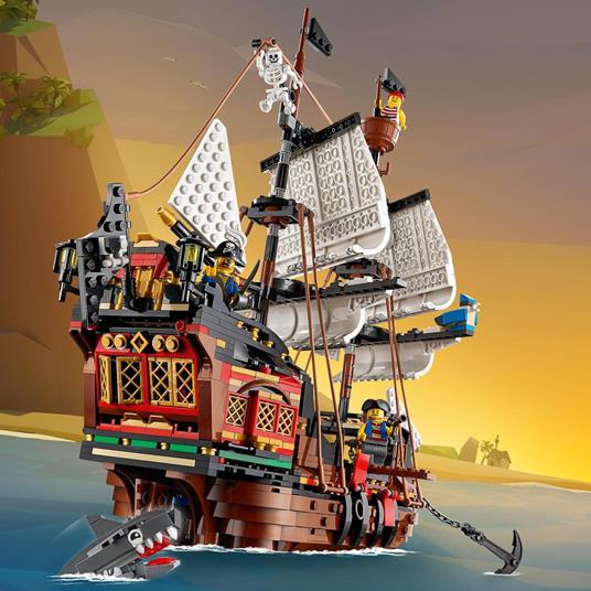 LEGO Creator 31109 Galeone dei Pirati, Set 3 in 1 con Nave Giocattolo,  Locanda e Isola del Teschio, Minifigure e Squalo - LEGO - Creator -  Imbarcazioni - Giocattoli