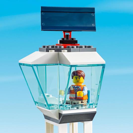 LEGO City 60262 Aereo Passeggeri, Set Terminal e Camion Giocattolo, per Bambini dai 6 Anni, Ricco di Dettagli e Accessori - 7