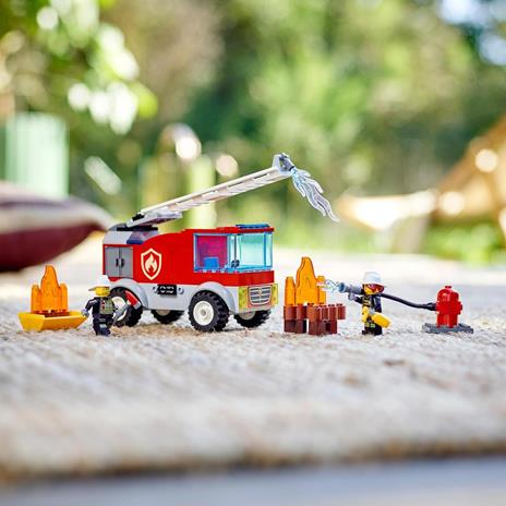 LEGO City 60280 Autopompa con Scala con Minifigure Pompiere, Idea Regalo per Bambini e Bambine dai 4 Anni in su - 8