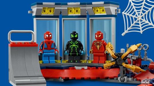 LEGO Spiderman - Attacco al Covo del Ragno con Minifigure