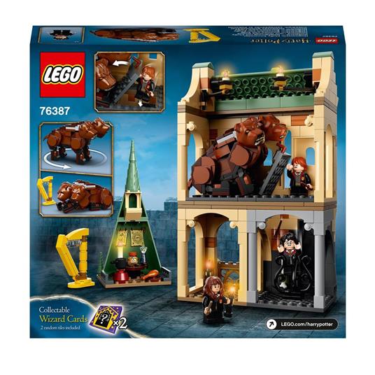 LEGO Harry Potter 76387 Hogwarts: Incontro con Fuffi, Castello Giocattolo con Minifigure d'Oro del 20° Anniversario - 9