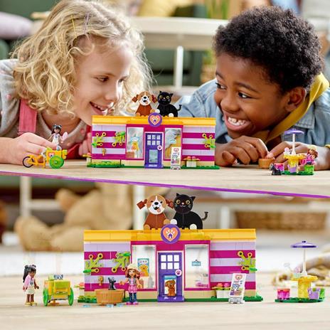 LEGO Friends 41699 Il Caffè di Adozione dei Cuccioli, Parco Giochi Animali, Giocattolo per Bambini dai 6 Anni in su - 2