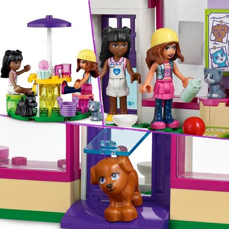LEGO Friends 41699 Il Caffè di Adozione dei Cuccioli, Parco Giochi Animali, Giocattolo per Bambini dai 6 Anni in su - 5