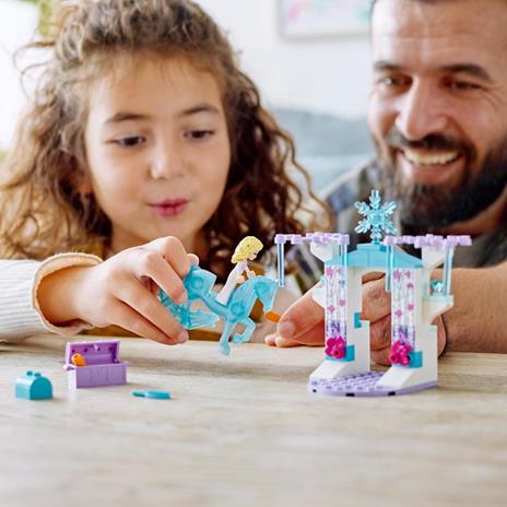 LEGO Disney 43209 Elsa e La Stalla Di Ghiaccio Di Nokk, Idea Regalo, Bambini di 4+ Anni, Mini Bambolina e Cavallo Giocattolo - 2