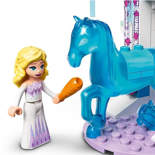 LEGO Disney 43209 Elsa e La Stalla Di Ghiaccio Di Nokk, Idea Regalo, Bambini di 4+ Anni, Mini Bambolina e Cavallo Giocattolo - 4