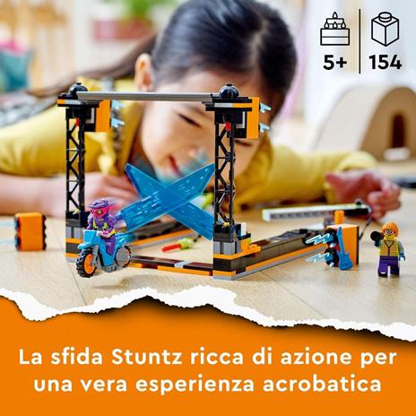 LEGO City Stuntz 60340 Sfida Acrobatica delle Lame, Moto Giocattolo con Minifigure, Giochi per Bambini e Bambine dai 5 Anni - 2