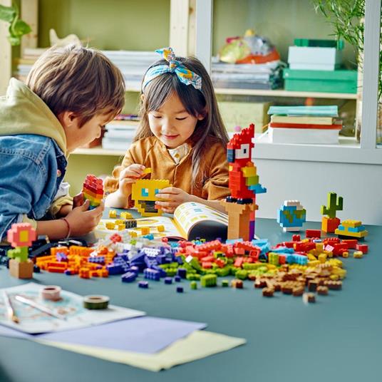 LEGO Classic 11030 Tanti Tanti Mattoncini, Set di Costruzioni con Emoji Sorridente e Altro, Regalo Creativo per Bambini 5+ - 2