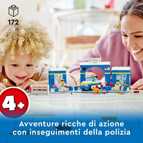 LEGO City 60370 Inseguimento alla Stazione di Polizia, Macchina e Moto giocattolo, Minifigure e Cane, Giochi per Bambini 4+ - 2