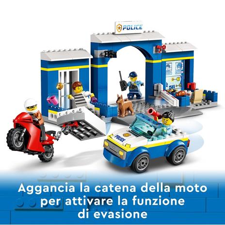 LEGO City 60370 Inseguimento alla Stazione di Polizia, Macchina e Moto giocattolo, Minifigure e Cane, Giochi per Bambini 4+ - 4