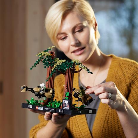 LEGO 75353 Star Wars Diorama Inseguimento con lo Speeder su Endor con Luke Skywalker, Principessa Leia e Scout Trooper - 8