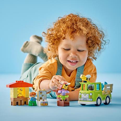 LEGO DUPLO 10419 Cura di Api e Alveari, Gioco Educativo per Bambini in età Prescolare con 2 Personaggi e un Camion Giocattolo - 2