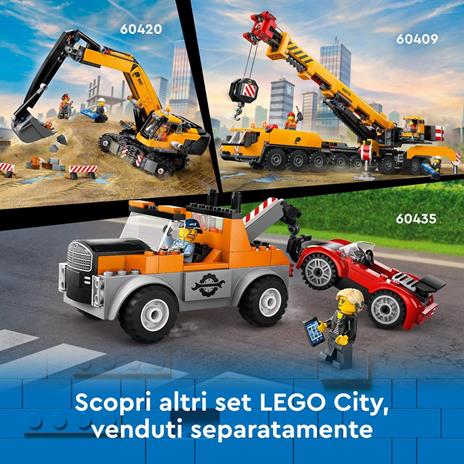 LEGO City 60422 Porto e Nave Merci, Giochi per Bambini 8+ con Barca Giocattolo, Gru Funzionante, Moto d'Acqua e 8 Minifigure - 7