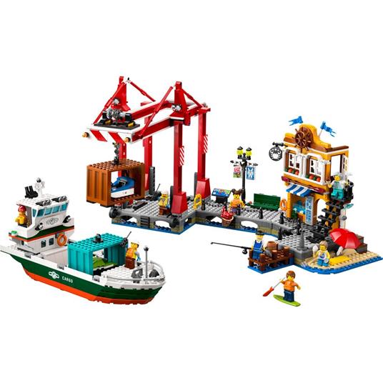 LEGO City 60422 Porto e Nave Merci, Giochi per Bambini 8+ con Barca Giocattolo, Gru Funzionante, Moto d'Acqua e 8 Minifigure - 8