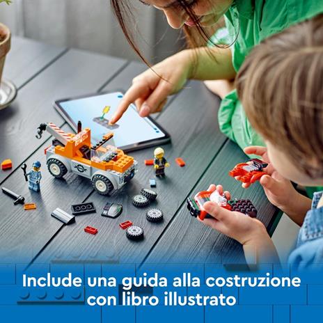 LEGO City 60435 Autogrù e Officina Auto Sportive Giocattolo, Giochi da Meccanico Bambini 4+ con Camion e Macchina da Costruire - 6