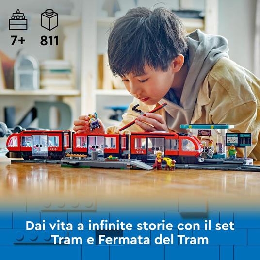 LEGO City 60423 Tram e Fermata del Tram, Treno Giocattolo da Costruire con Stazione e Vagoni Ferroviari, Giochi per Bambini 7+ - 2