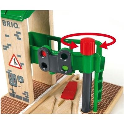 BRIO WORLD - Doppio Semaforo con Operatore, Accessorio per Pista Trenino BRIO, Set da 2 Pezzi, Età 3+ Anni - 5