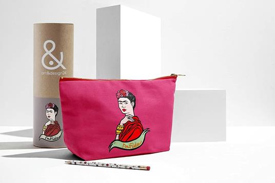 Pochette in cotone, Frida Kahlo, fucsia, cotone - 33 x 22 x 11 cm - Art & Design  24 - Cartoleria e scuola