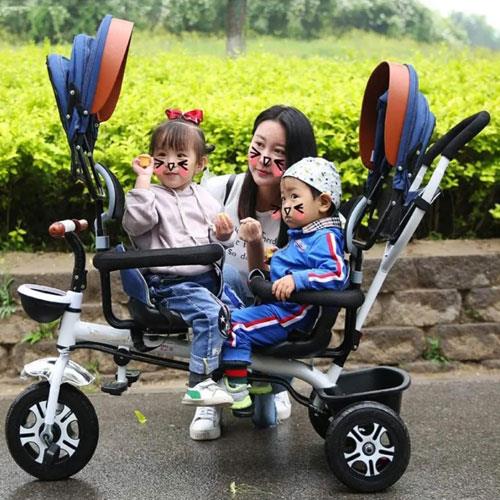 Triciclo tricygo gemellare in metallo blu per bambino con cappottine e  cestino portaoggetti. Tricicli passeggino gemellari a pedali per bambini  con maniglione e sedile Girevole 360° - Giaquinto - Biciclette e  monopattini - Giocattoli | IBS