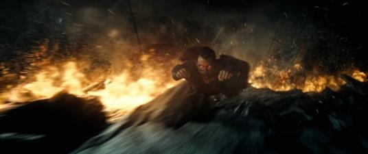 Batman V Superman: Down of Justice. Con T-Shirt L (Blu-ray) di Zack Snyder - Blu-ray - 3
