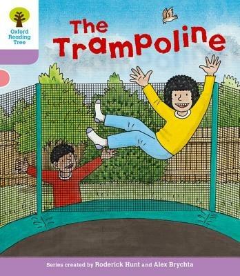 Oxford Reading Tree: Level 1+: Decode and Develop: The Trampoline - Roderick Hunt,Annemarie Young - cover